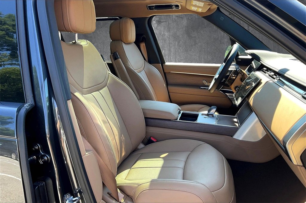 New 2025 Land Rover Range Rover Long Wheelbase SE image 10