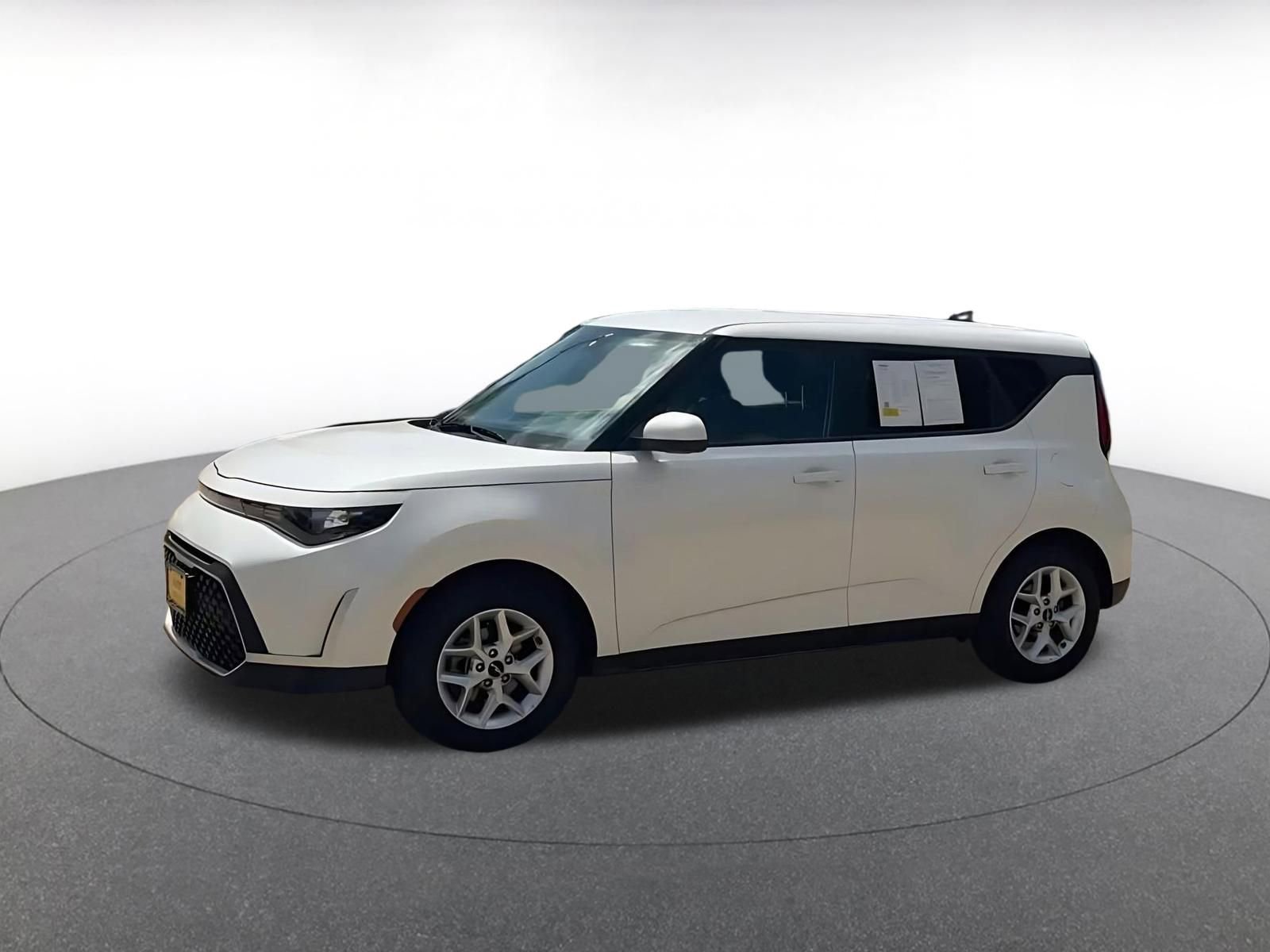 Used 2025 Kia Soul LX w/ LX Technology Package FWD image 8