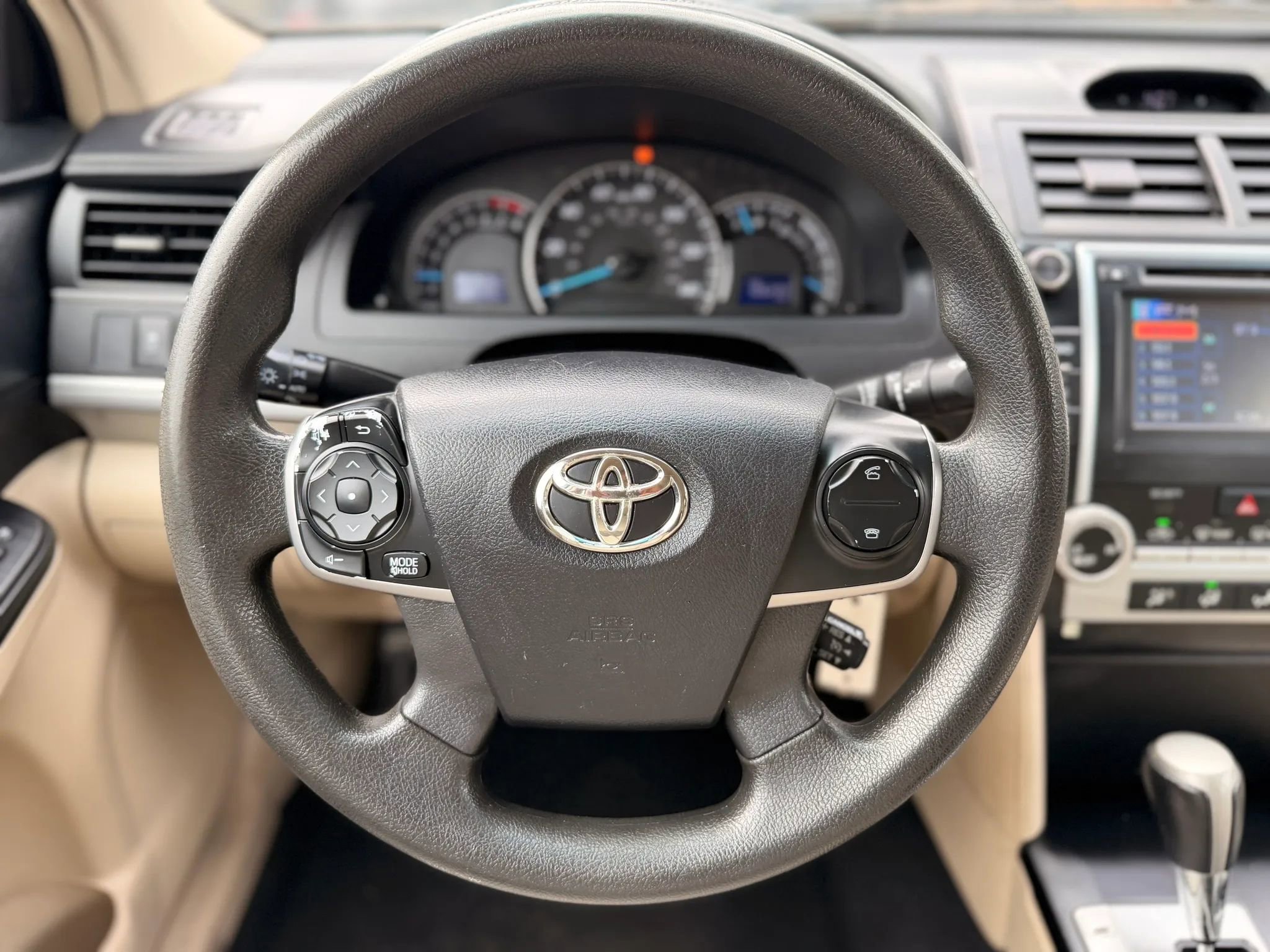 Used 2014 Toyota Camry LE FWD image 29