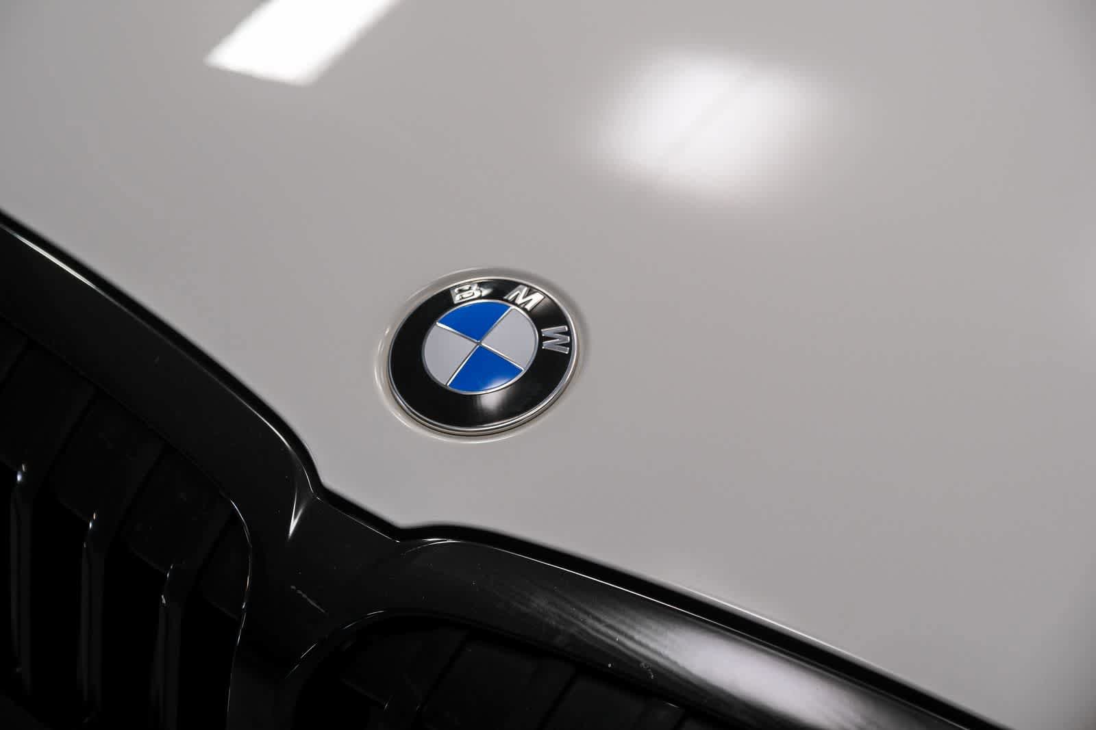 Used 2022 BMW 330i Sedan w/ M Sport Package RWD image 14
