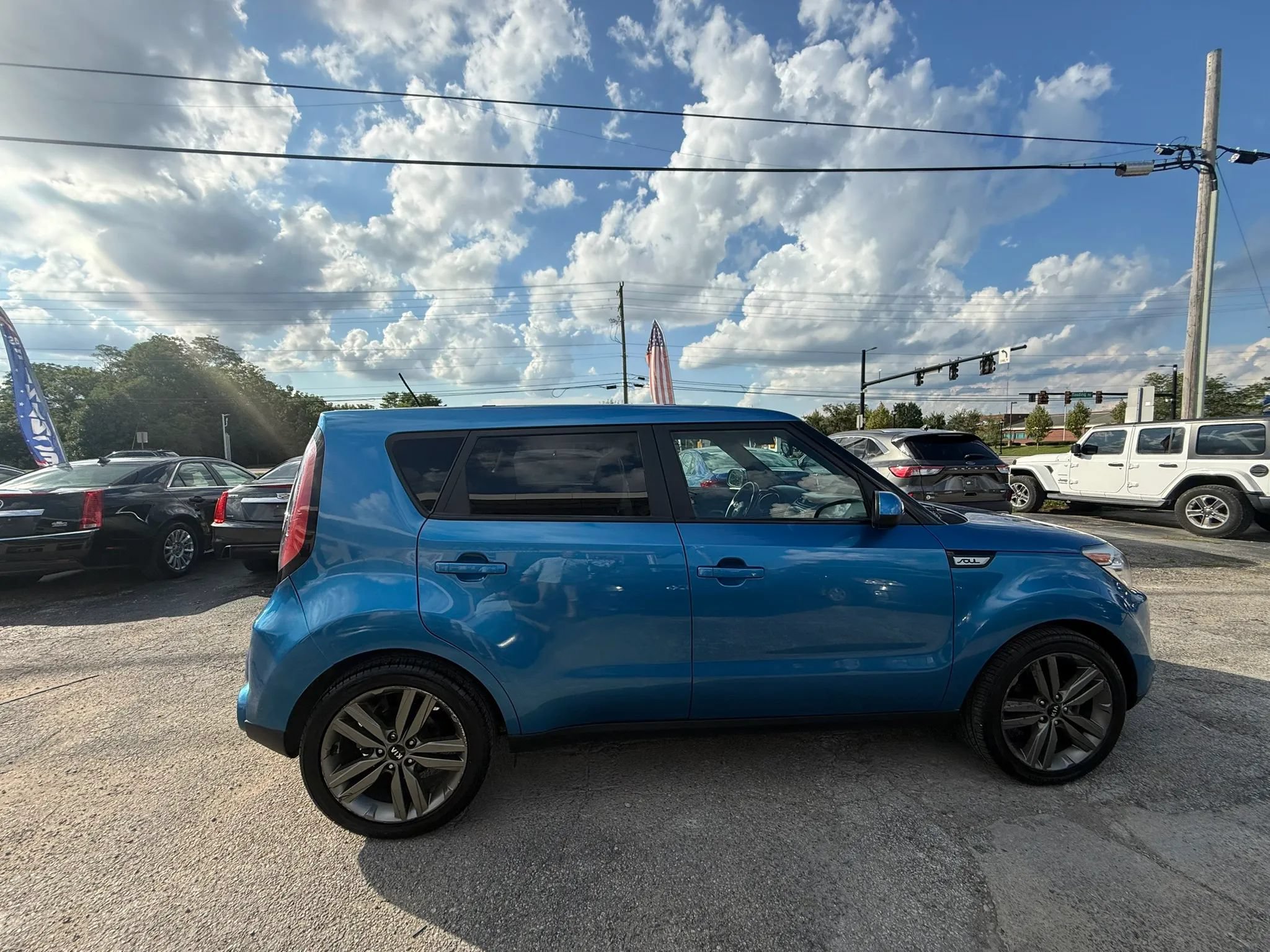 Used 2015 Kia Soul + w/ Audio Package FWD image 7