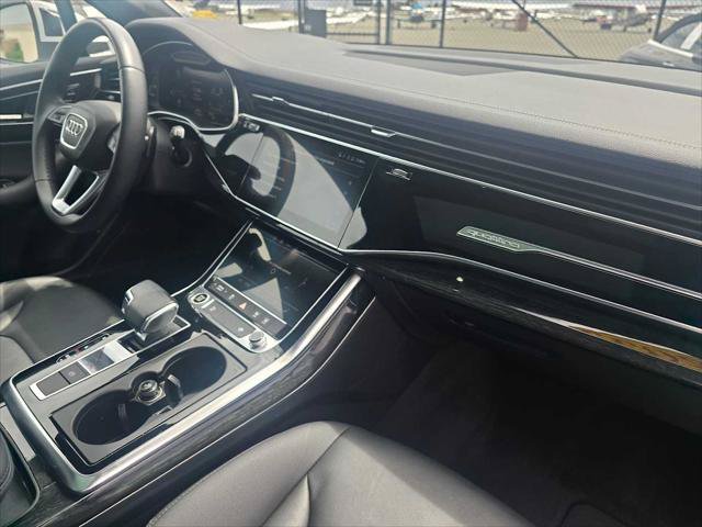 Used 2023 Audi Q7 2.0T Premium w/ Towing Package AWD/4WD image 11