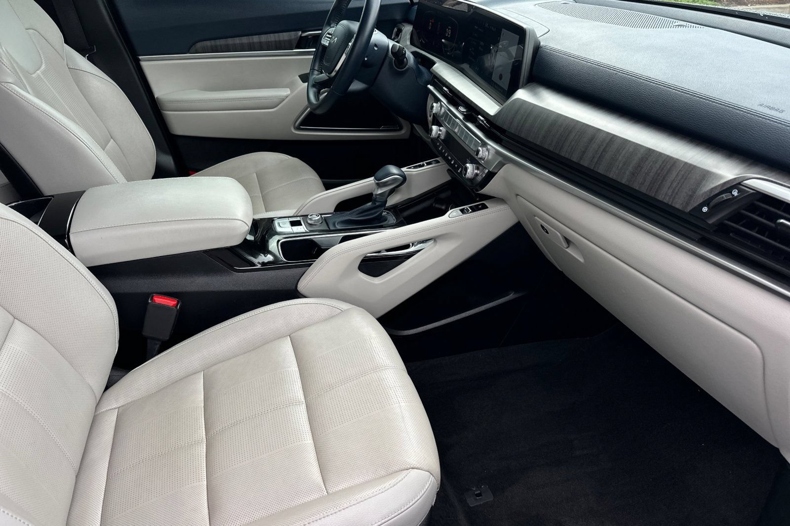 Certified 2023 Kia Telluride EX w/ EX Captain's Chair Package FWD image 16