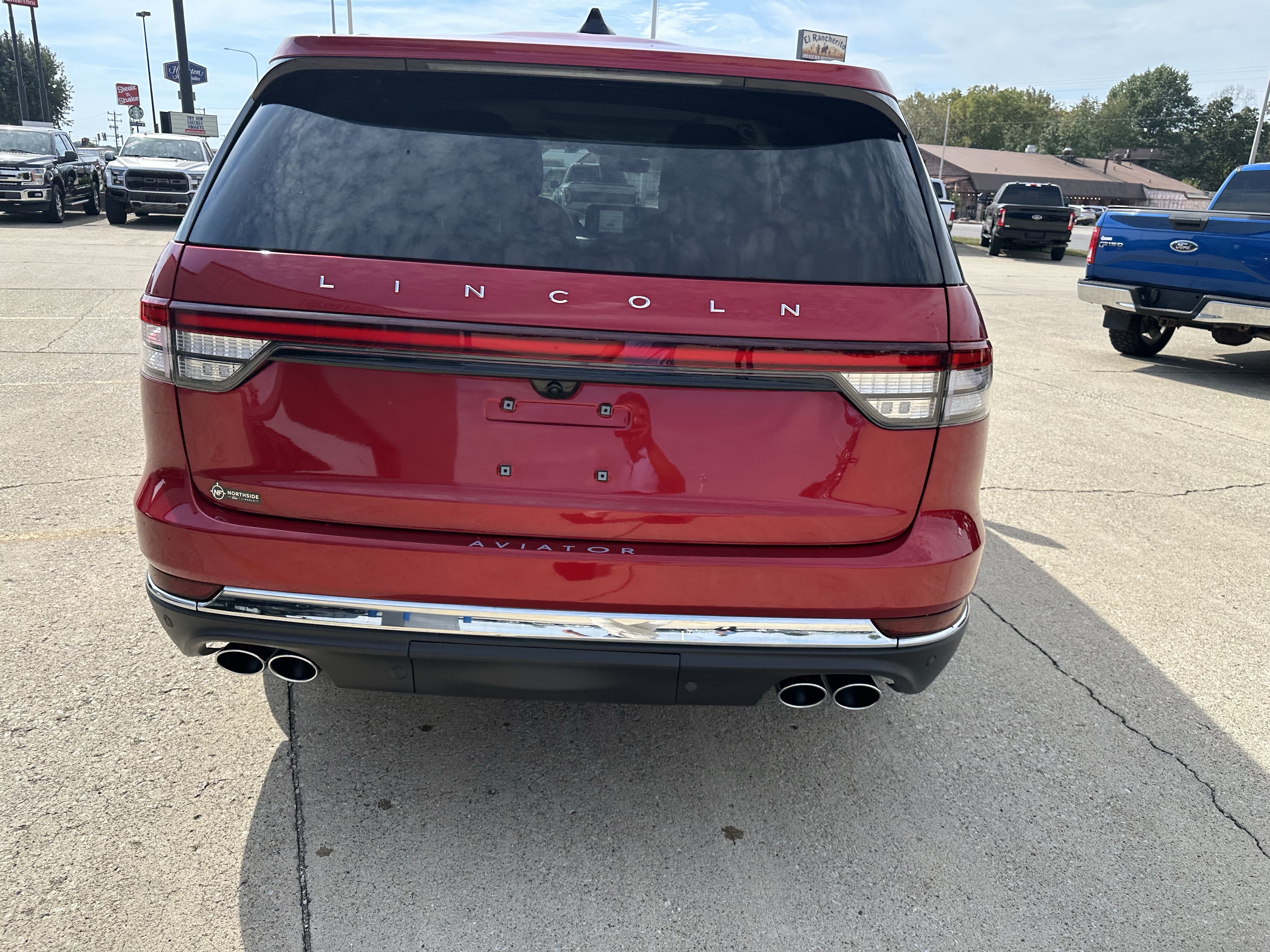 Used 2026 Lincoln Aviator 2WD image 4