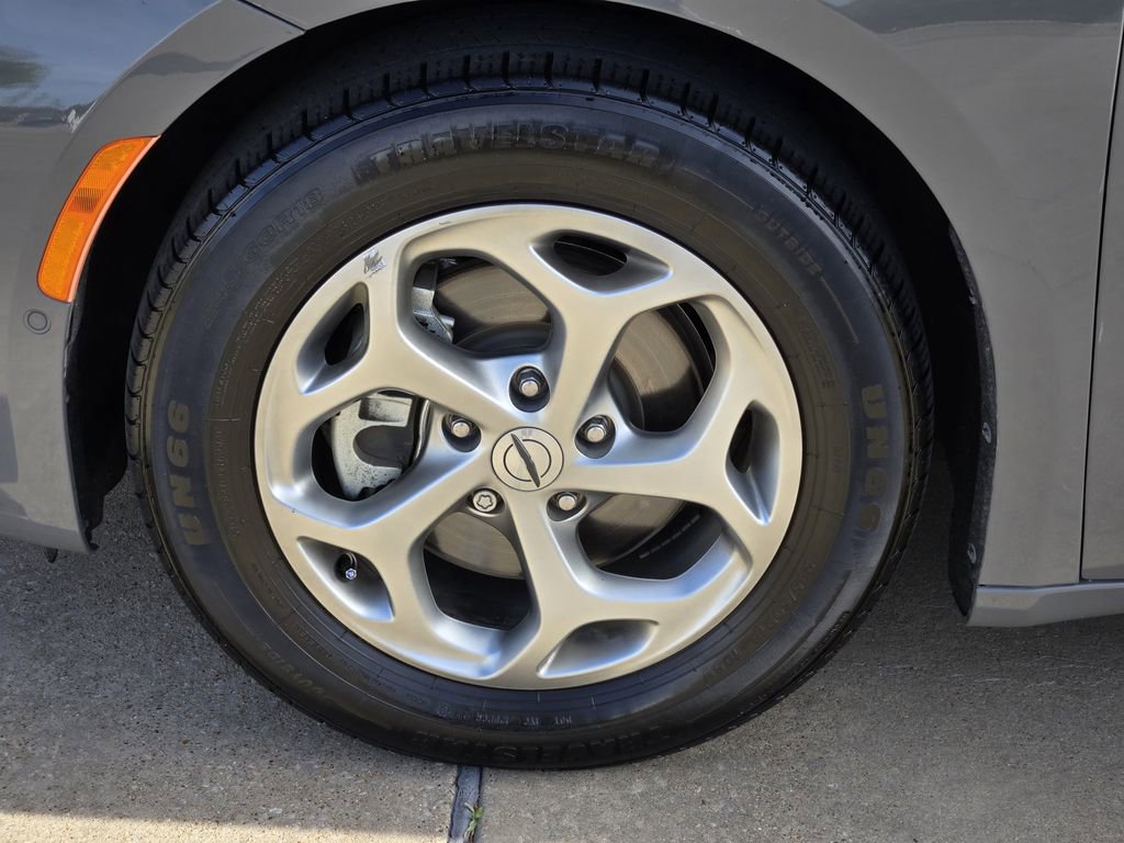 Used 2022 Chrysler Pacifica Limited image 10