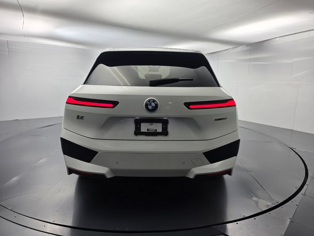 Certified 2022 BMW iX xDrive50 w/ Premium Package AWD/4WD image 5