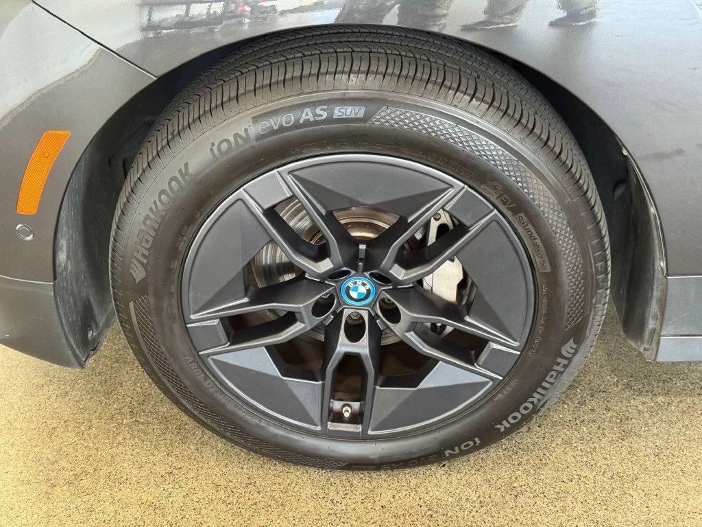 Used 2024 BMW iX xDrive50 AWD/4WD image 8