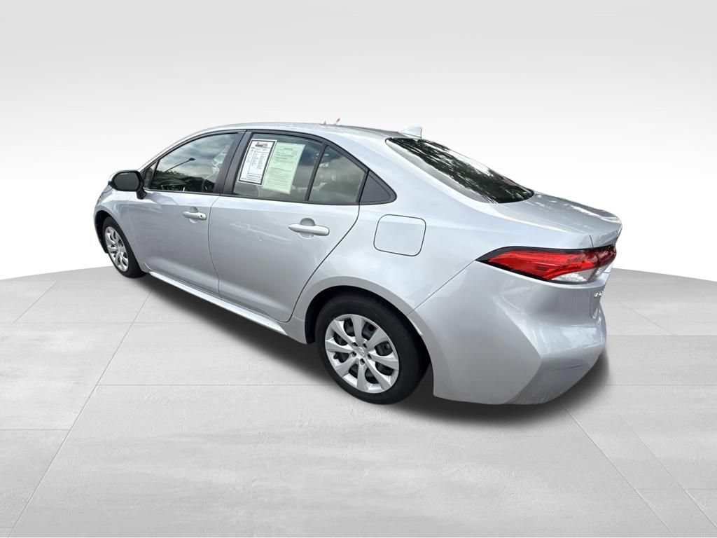 Used 2022 Toyota Corolla LE w/ Carpet Mat Package (TMS) FWD image 3