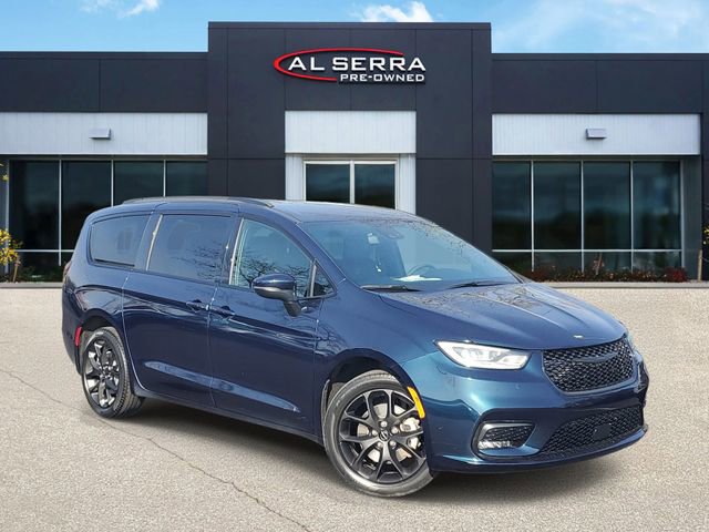Used 2023 Chrysler Pacifica Touring-L w/ S Appearance Package AWD/4WD image 1