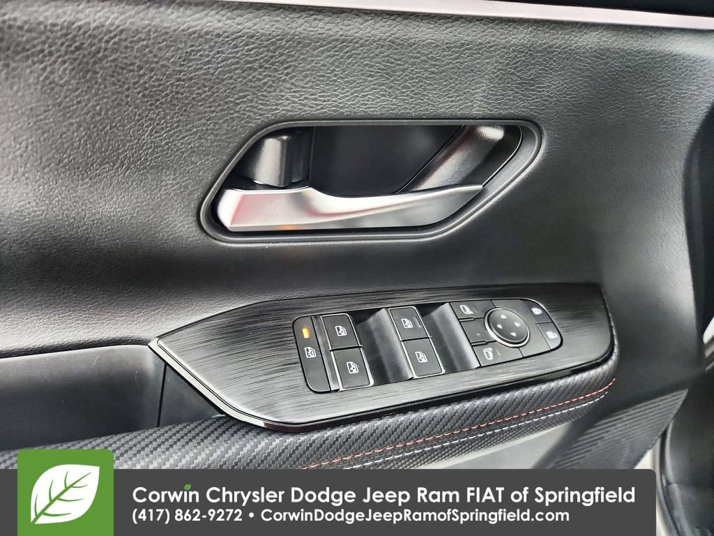 Used 2025 Nissan Kicks SR w/ Illumination Package image 20