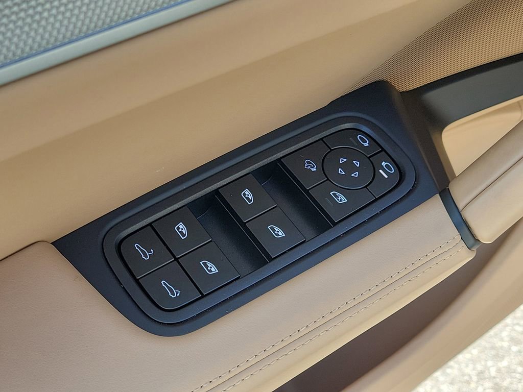 Certified 2025 Porsche Cayenne image 26