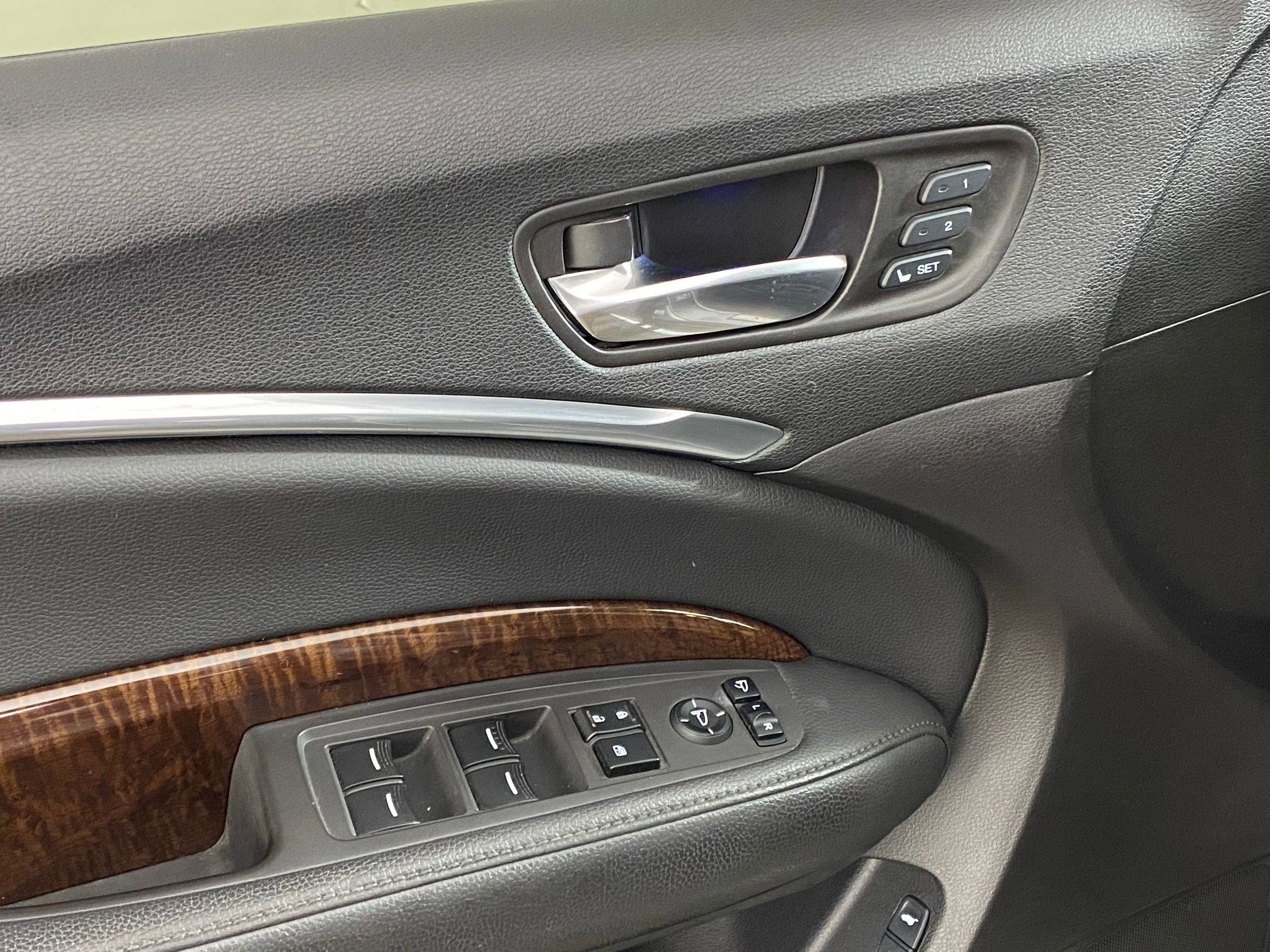 Used 2017 Acura MDX w/ Technology & Entertainment image 24