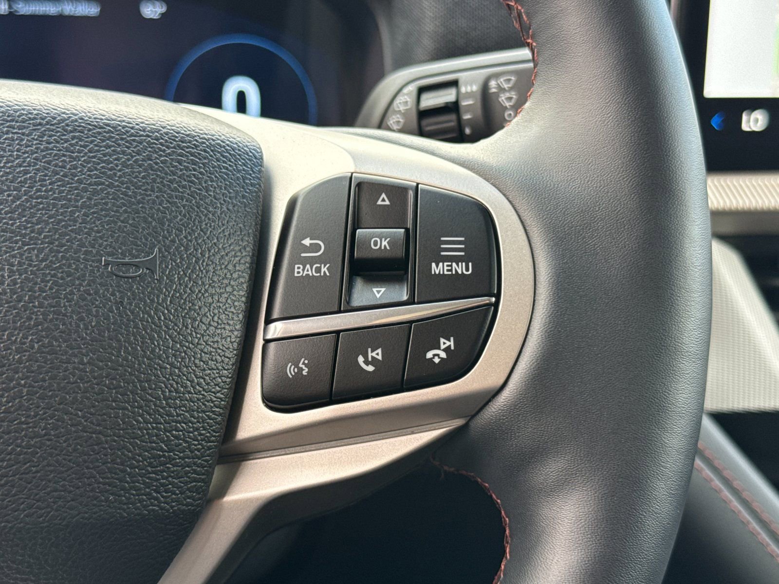 Used 2025 Ford Explorer Active w/ Active Comfort Package image 29