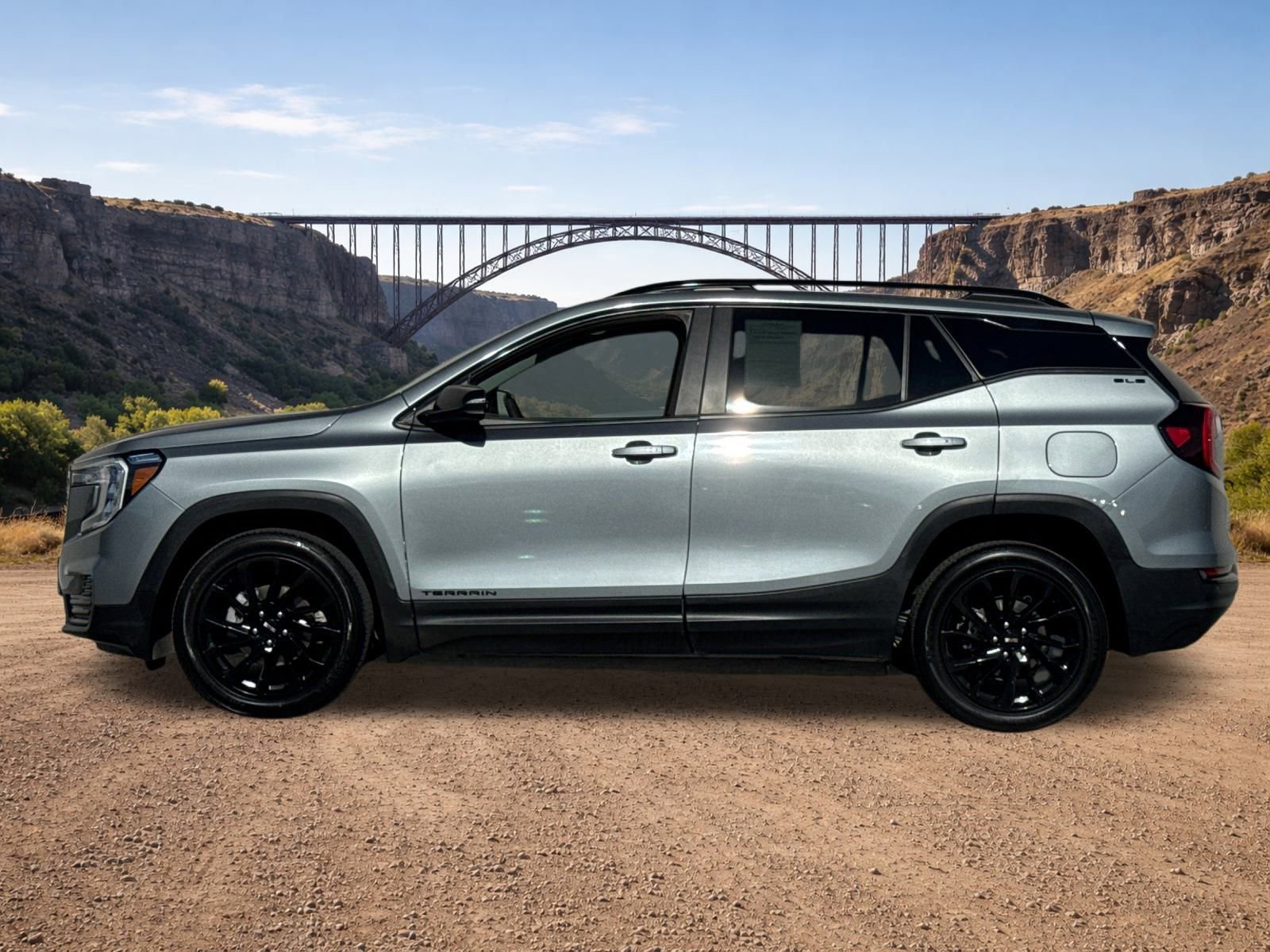 Used 2023 GMC Terrain SLE w/ Driver Convenience Package image 6