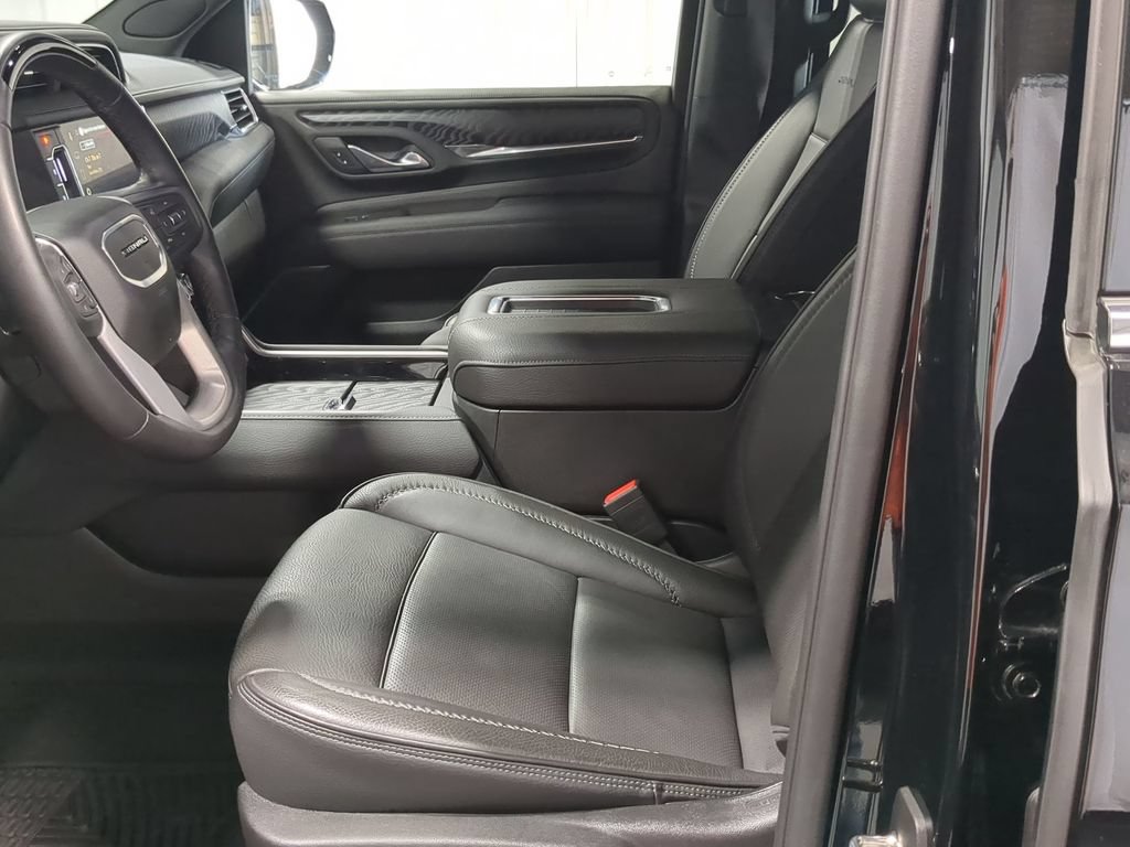 Used 2024 GMC Yukon XL Denali w/ Advanced Technology Package AWD/4WD image 16