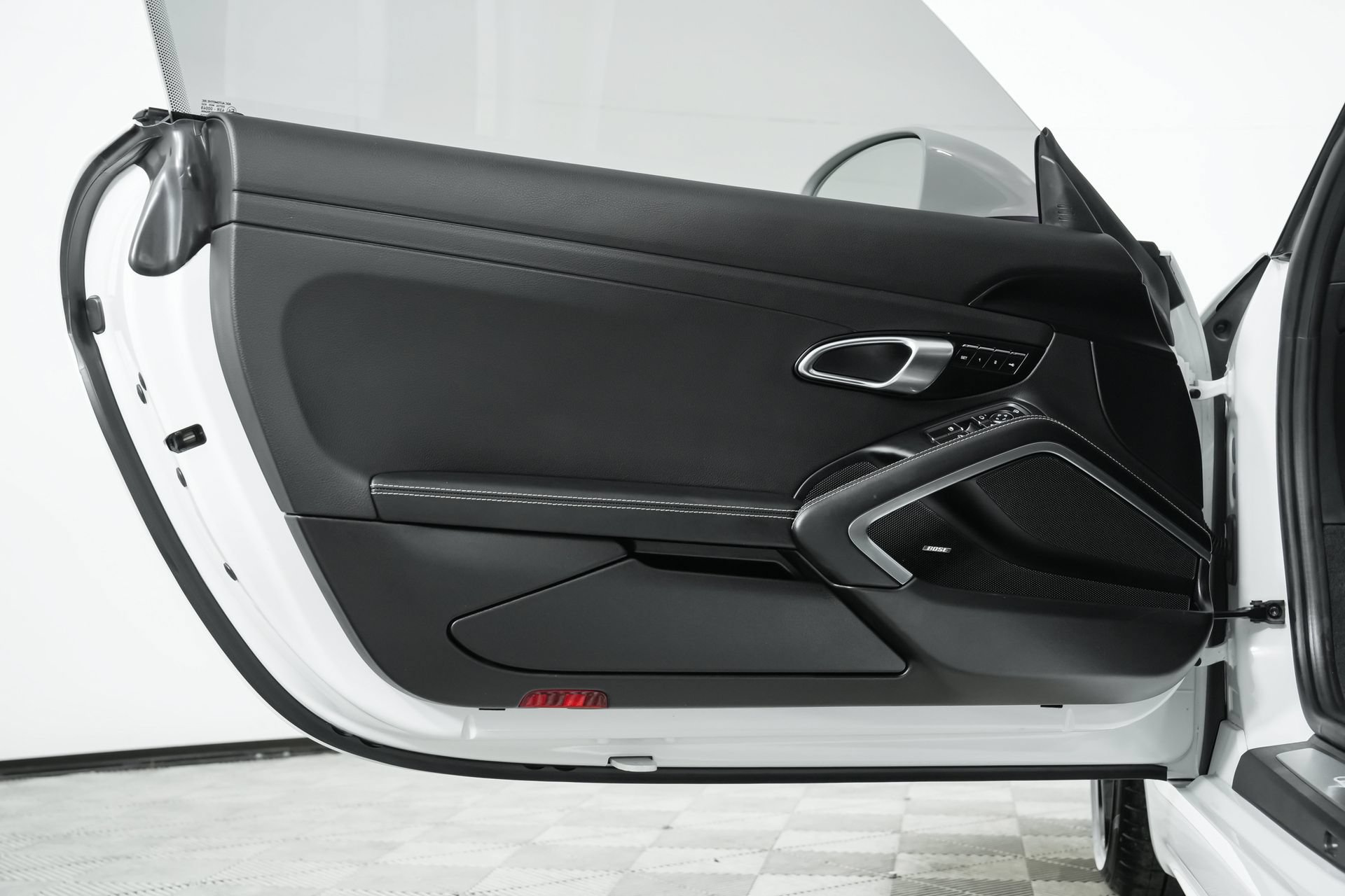 Used 2025 Porsche 718 Cayman RWD image 76