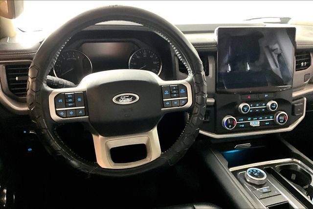 Used 2022 Ford Expedition XLT RWD image 3