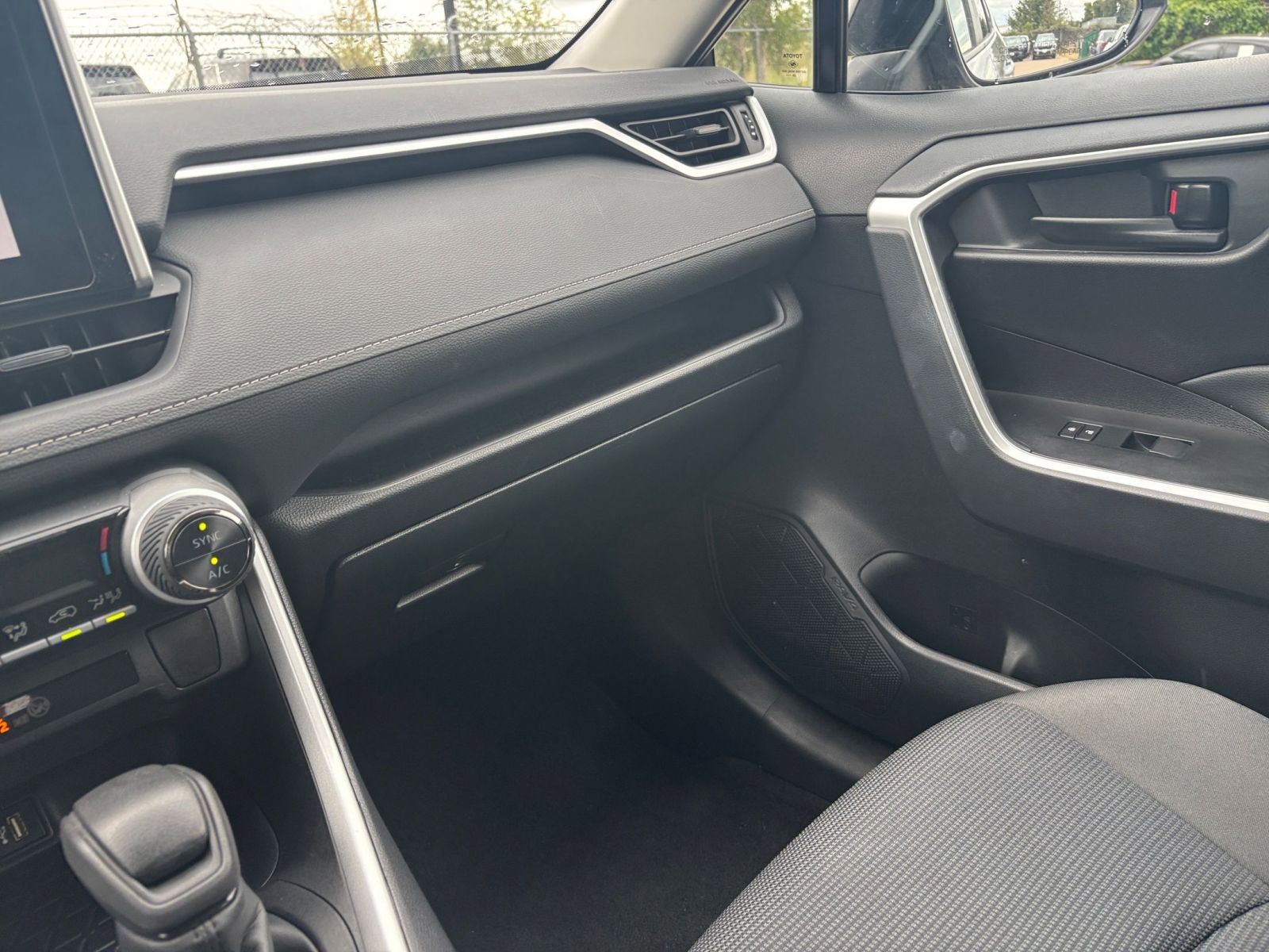 Used 2025 Toyota RAV4 LE image 34