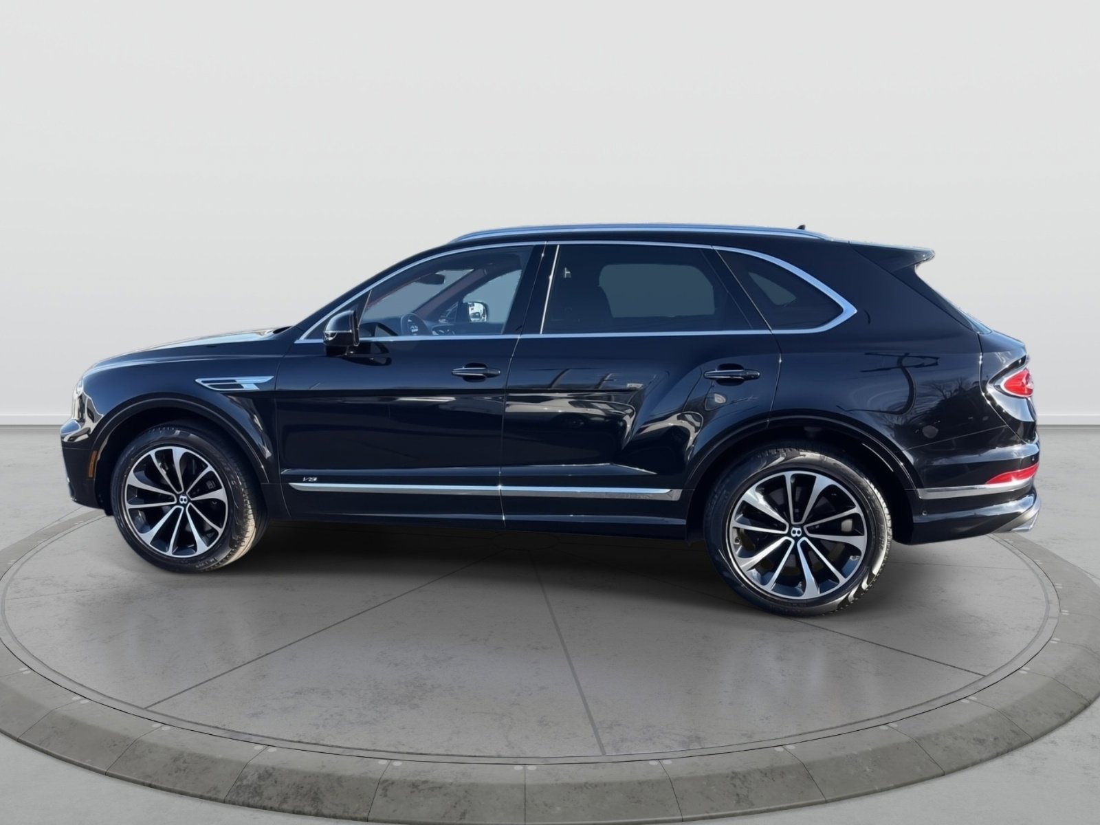 Used 2022 Bentley Bentayga image 3