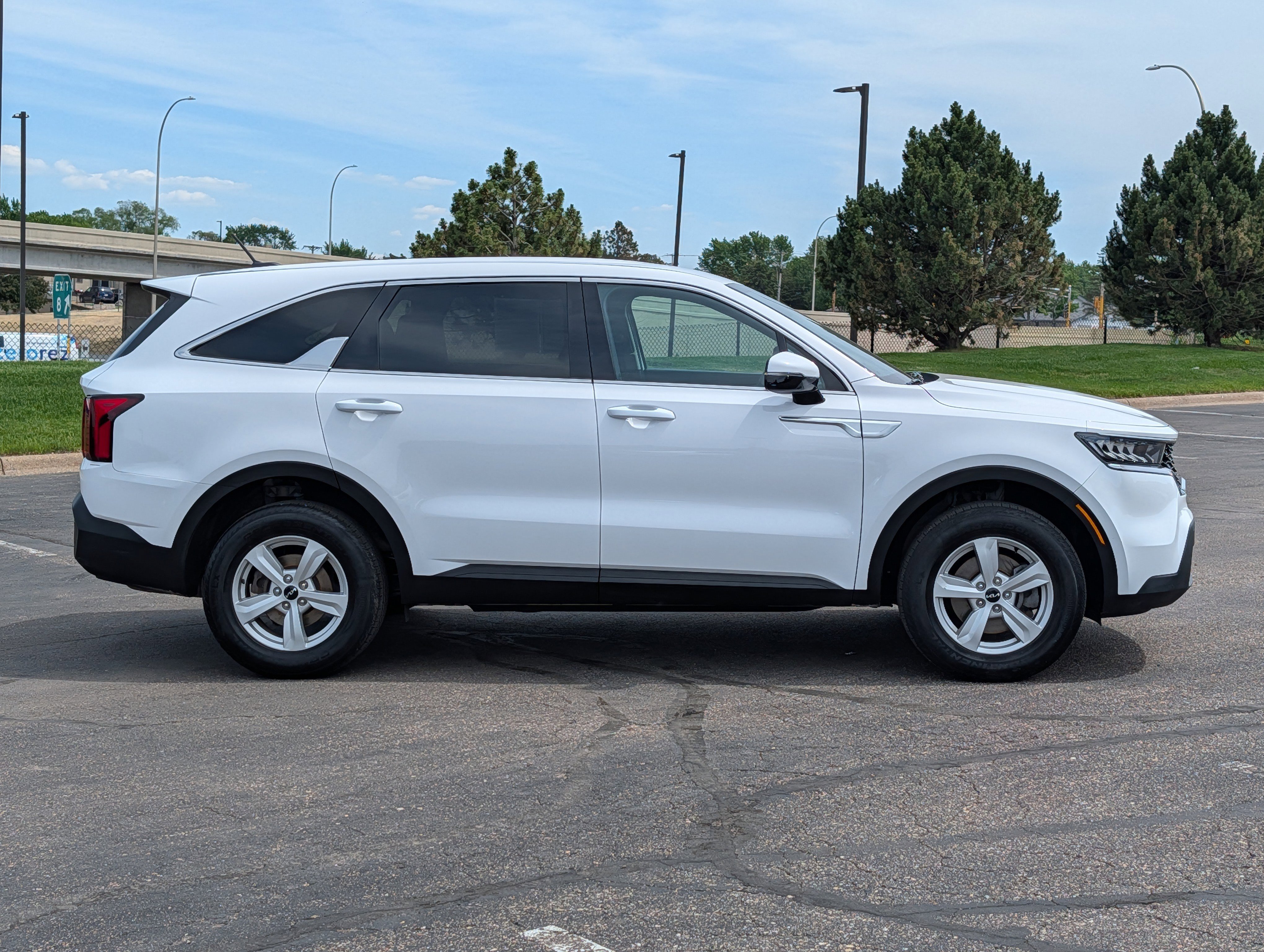 Used 2023 Kia Sorento LX AWD/4WD image 8