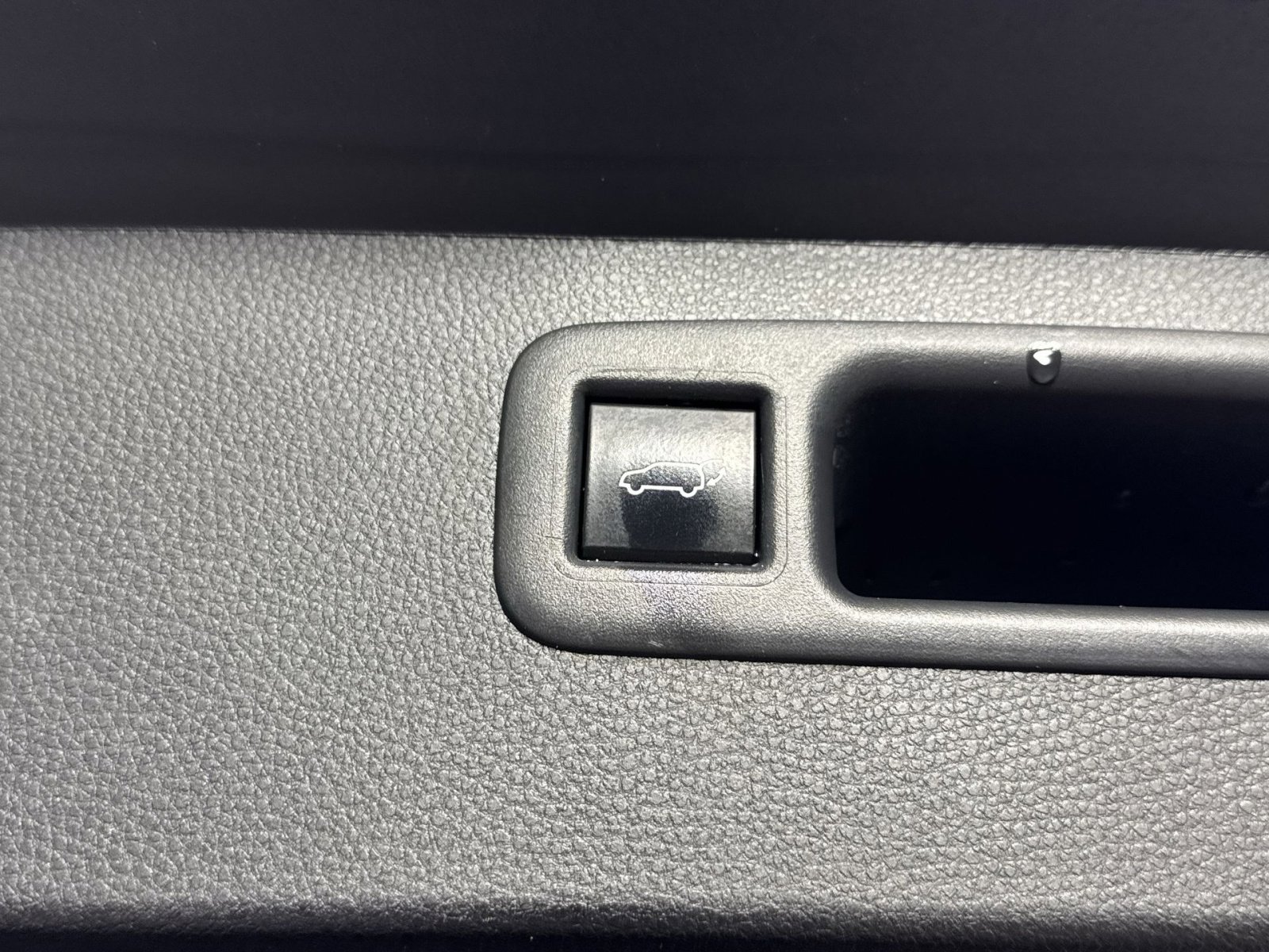 Used 2023 Toyota Highlander XLE FWD image 40