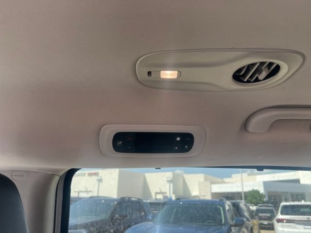 Used 2023 Chrysler Pacifica Touring-L FWD image 14