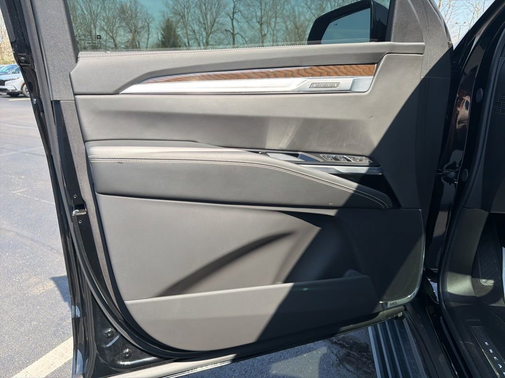 Used 2025 Cadillac Escalade ESV Sport Platinum image 18