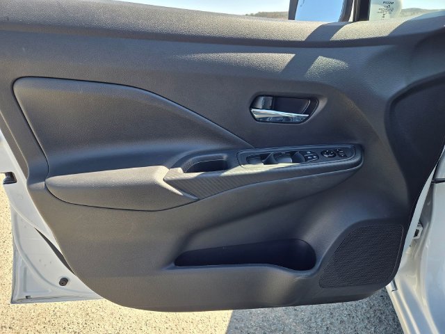 Used 2025 Nissan Versa SV FWD image 9