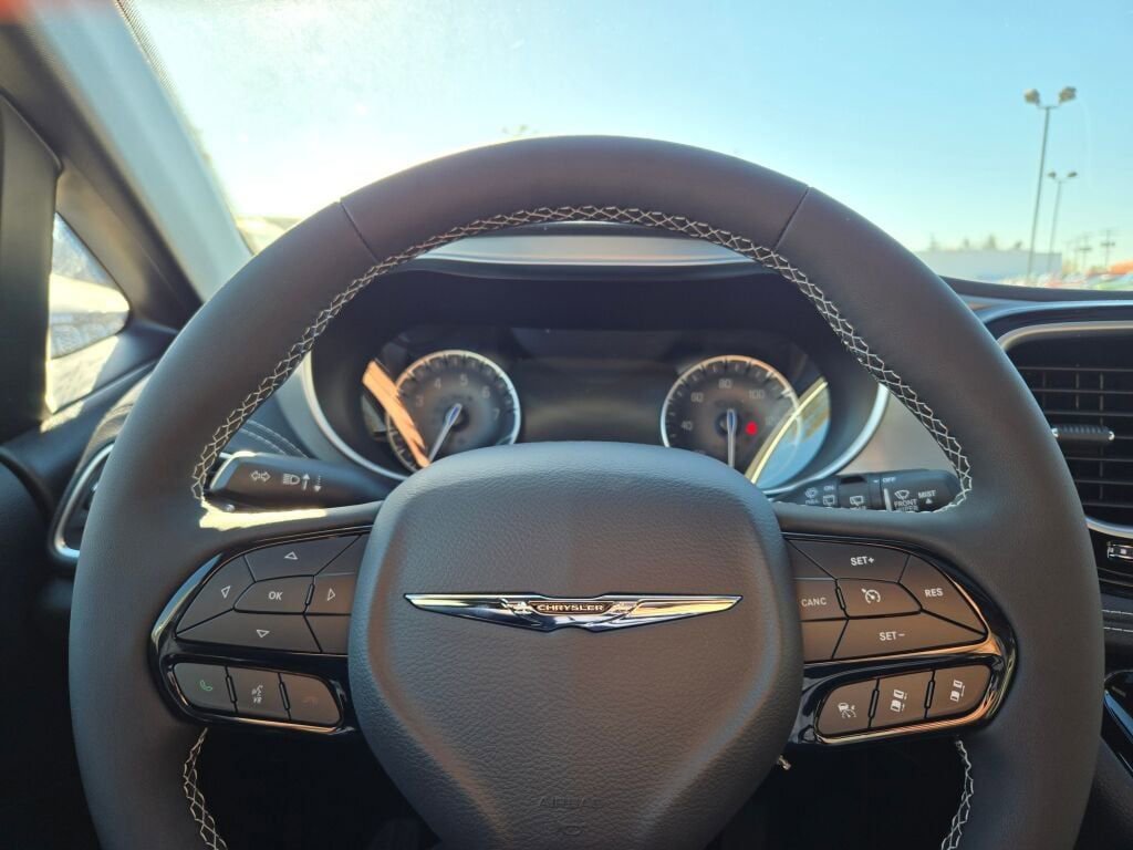 New 2026 Chrysler Pacifica Limited w/ S Appearance Package image 33