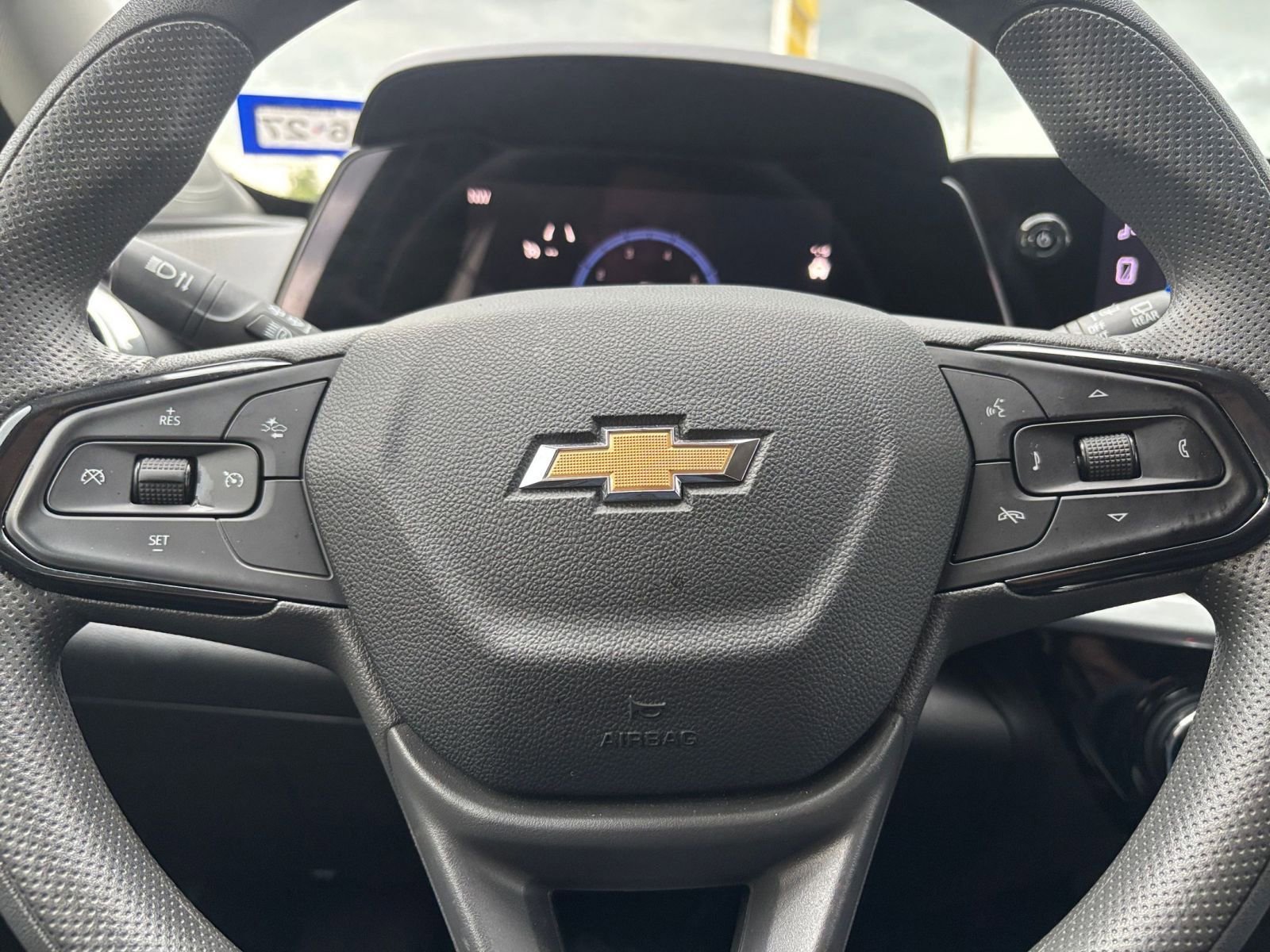 Used 2025 Chevrolet Trax LT FWD image 27