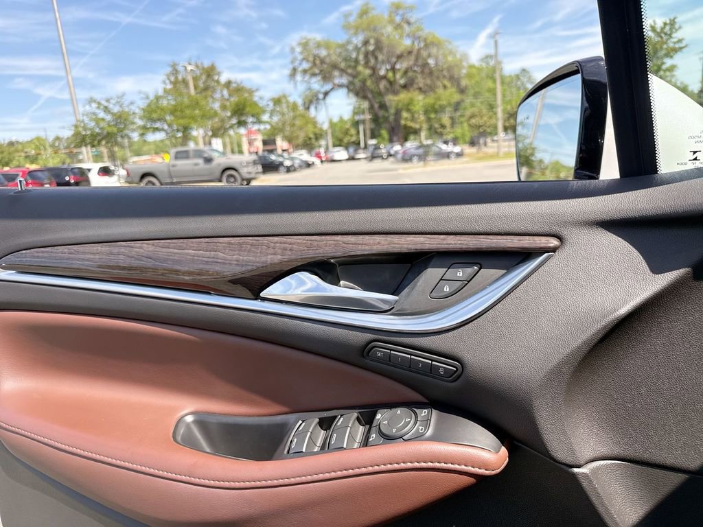 Used 2021 Buick Enclave Avenir w/ Avenir Technology Package image 11