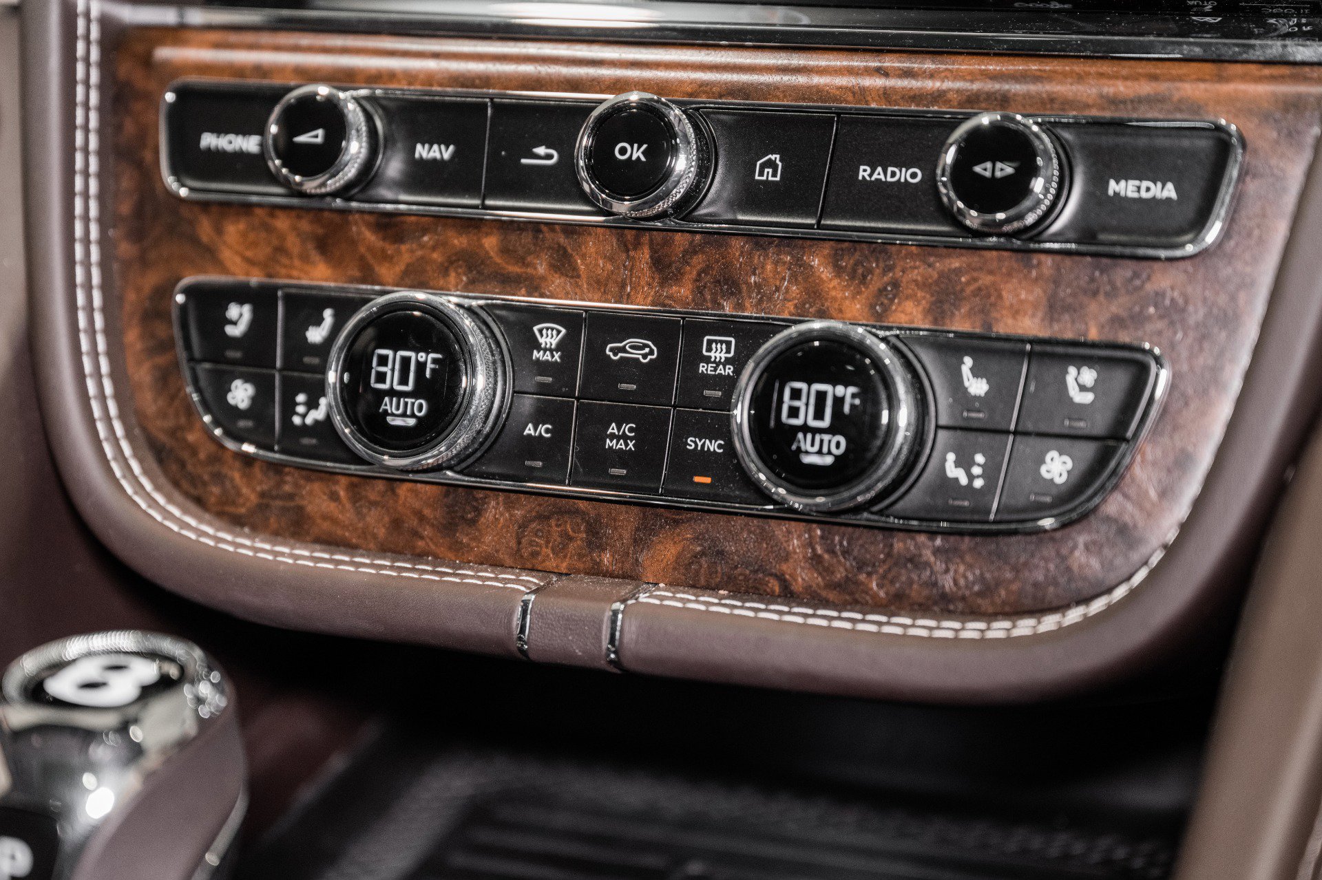 Used 2023 Bentley Bentayga image 41