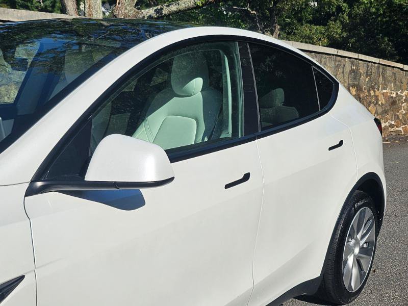 Used 2021 Tesla Model Y Long Range AWD/4WD image 23