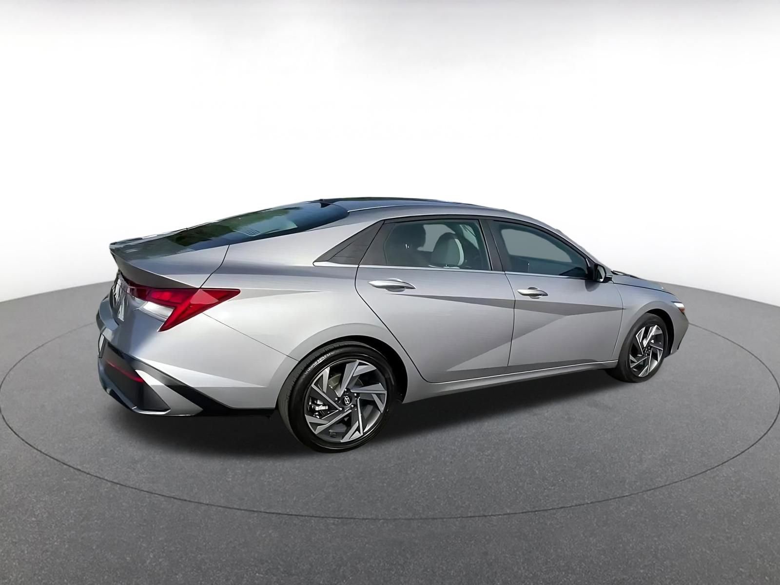 Used 2025 Hyundai Elantra Limited image 15