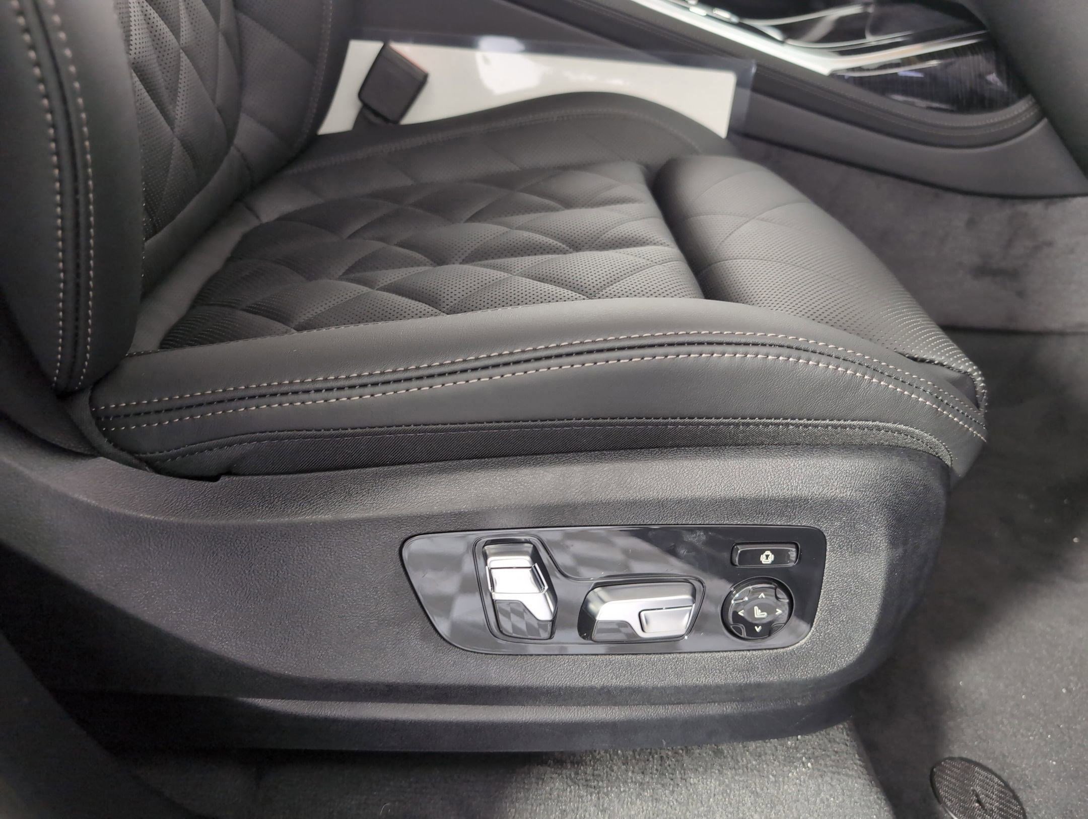 New 2026 BMW X7 xDrive40i w/ M Sport Package image 33