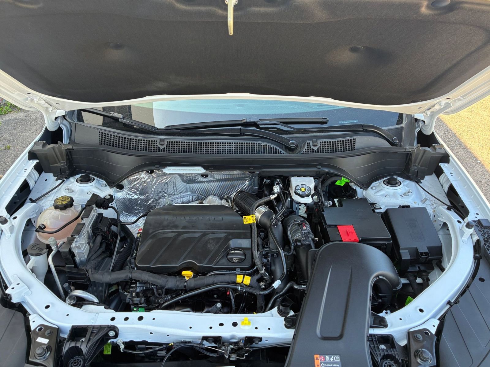 Used 2025 Chevrolet Trax LT w/ LT Convenience Package image 31