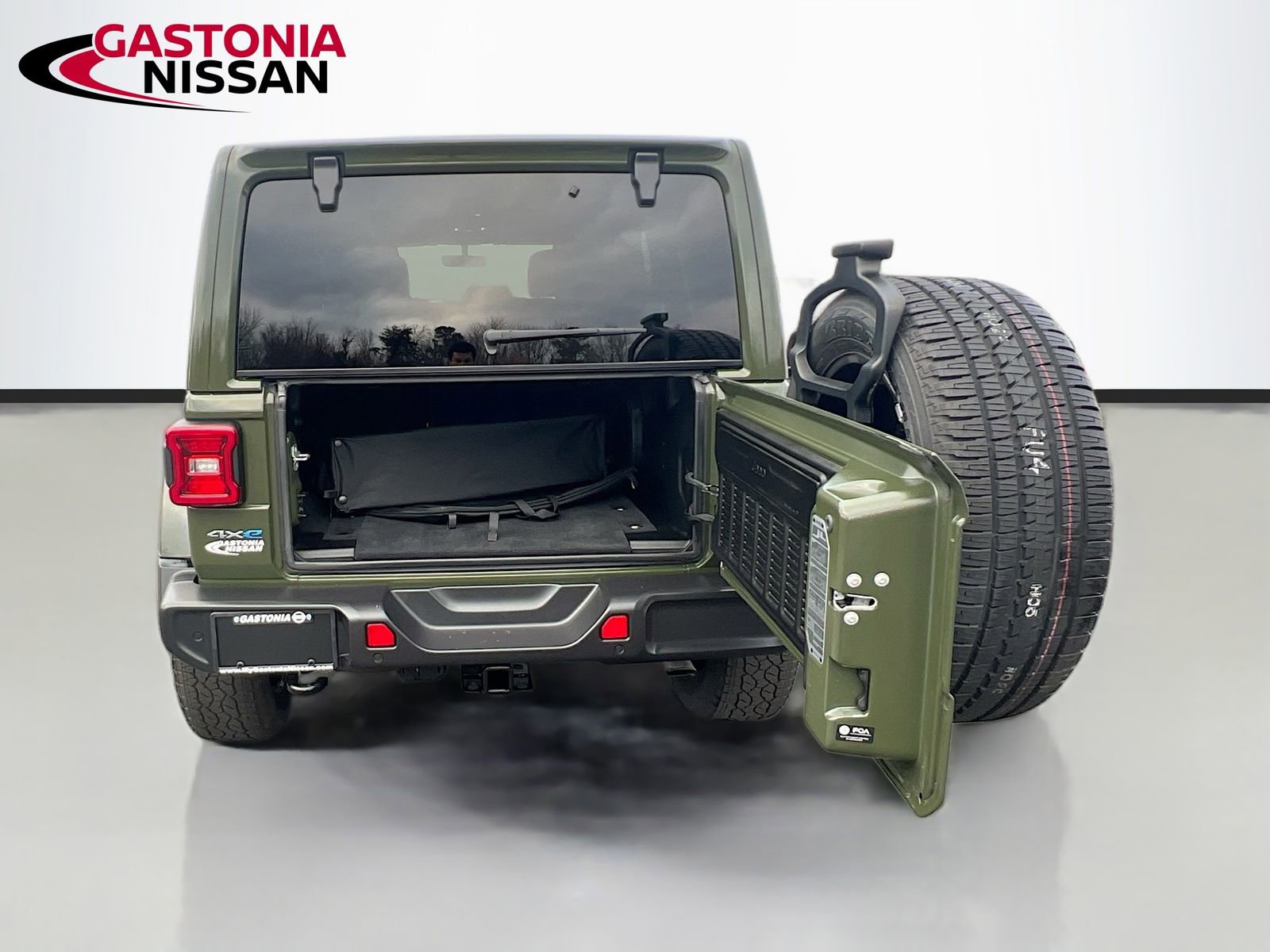 Used 2021 Jeep Wrangler Unlimited Sahara w/ Cold Weather Group image 36