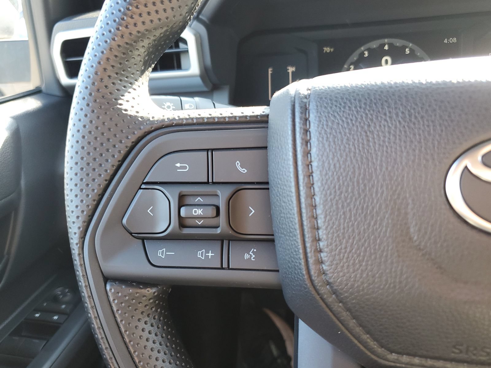 Certified 2025 Toyota Tacoma SR5 AWD/4WD image 22