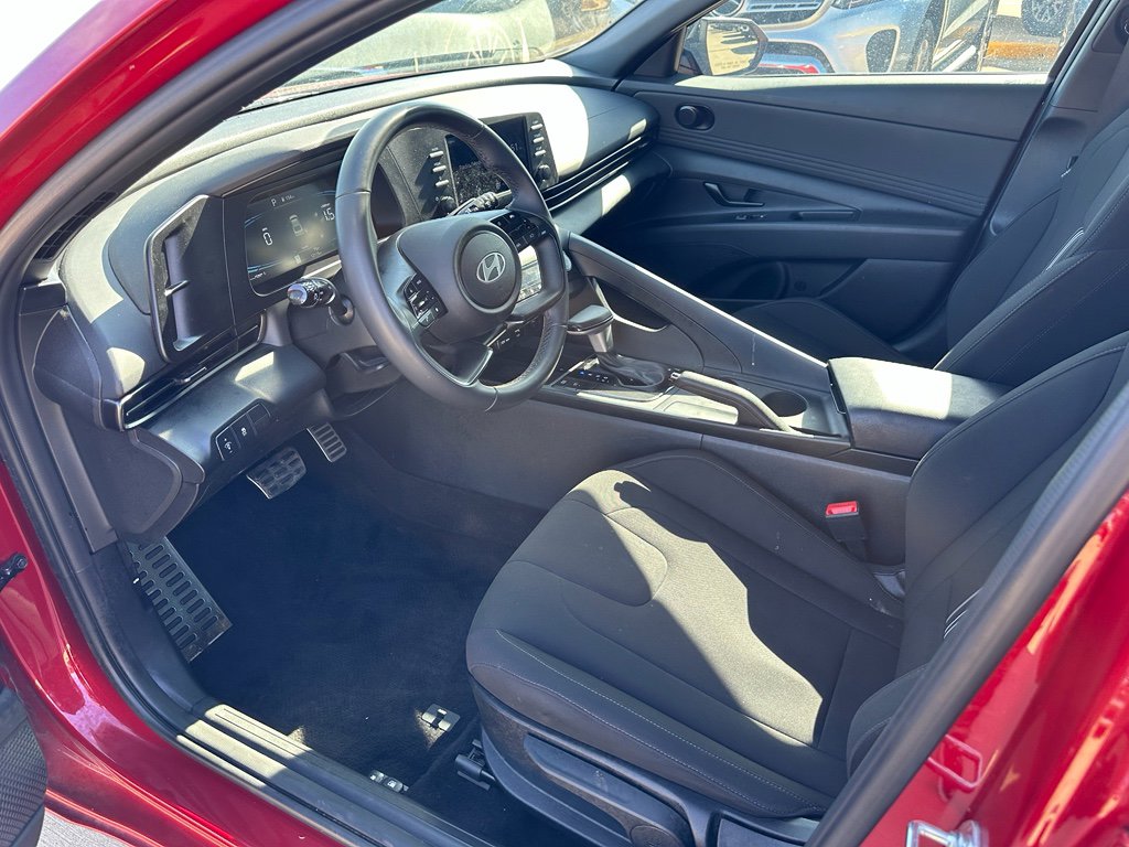 Used 2025 Hyundai Elantra Sport image 11