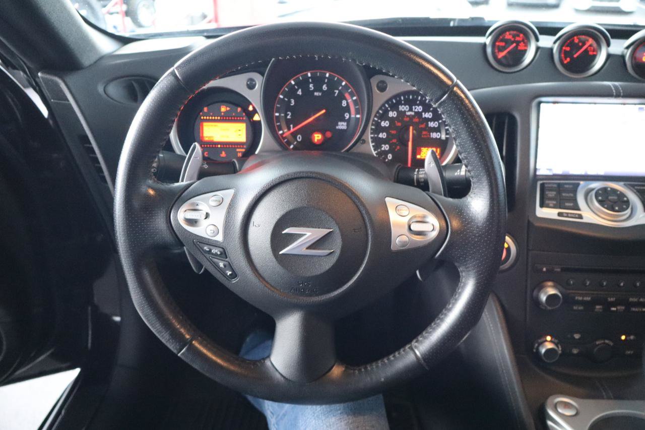 Used 2015 Nissan 370Z Coupe RWD image 18