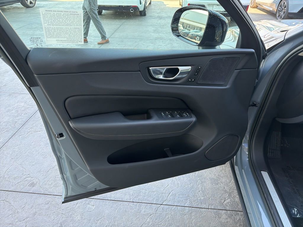 Used 2023 Volvo XC60 B5 Ultimate w/ Climate Package image 8