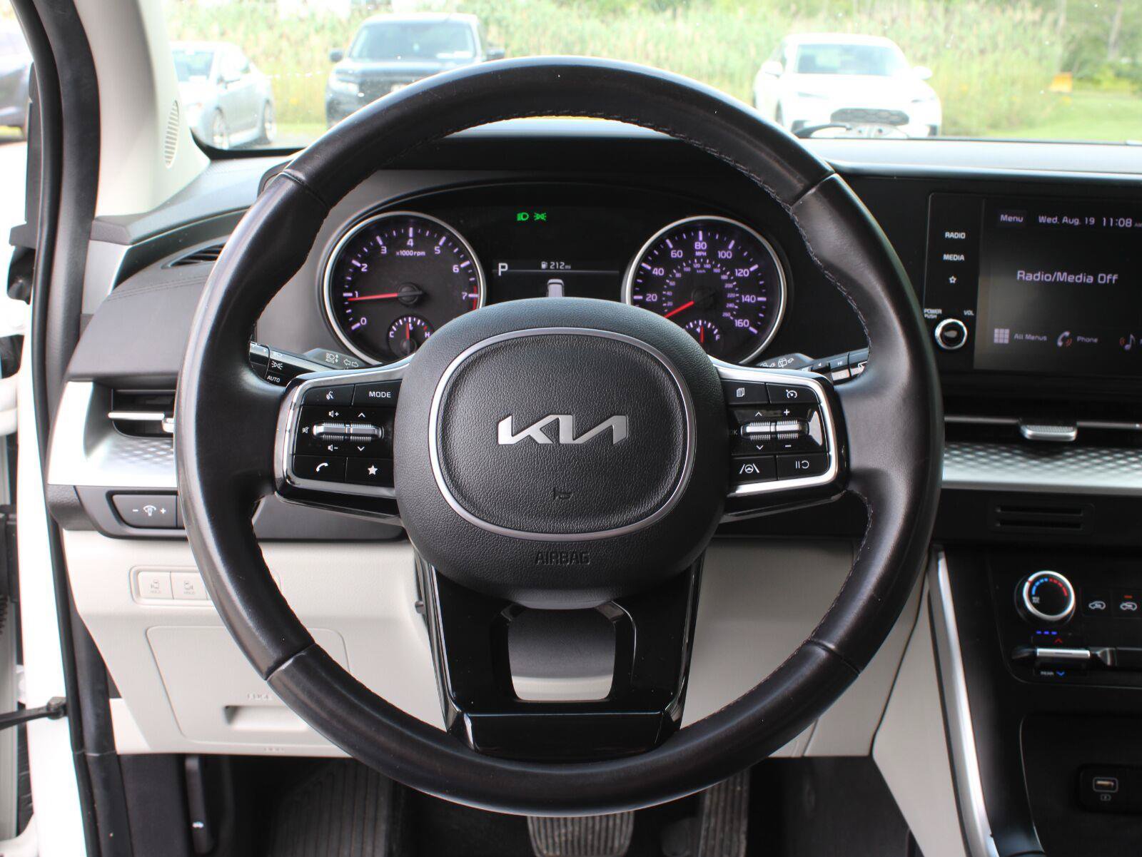 Used 2024 Kia Carnival LX FWD image 10