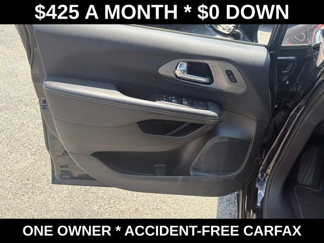 Used 2025 Chrysler Pacifica Select FWD image 12