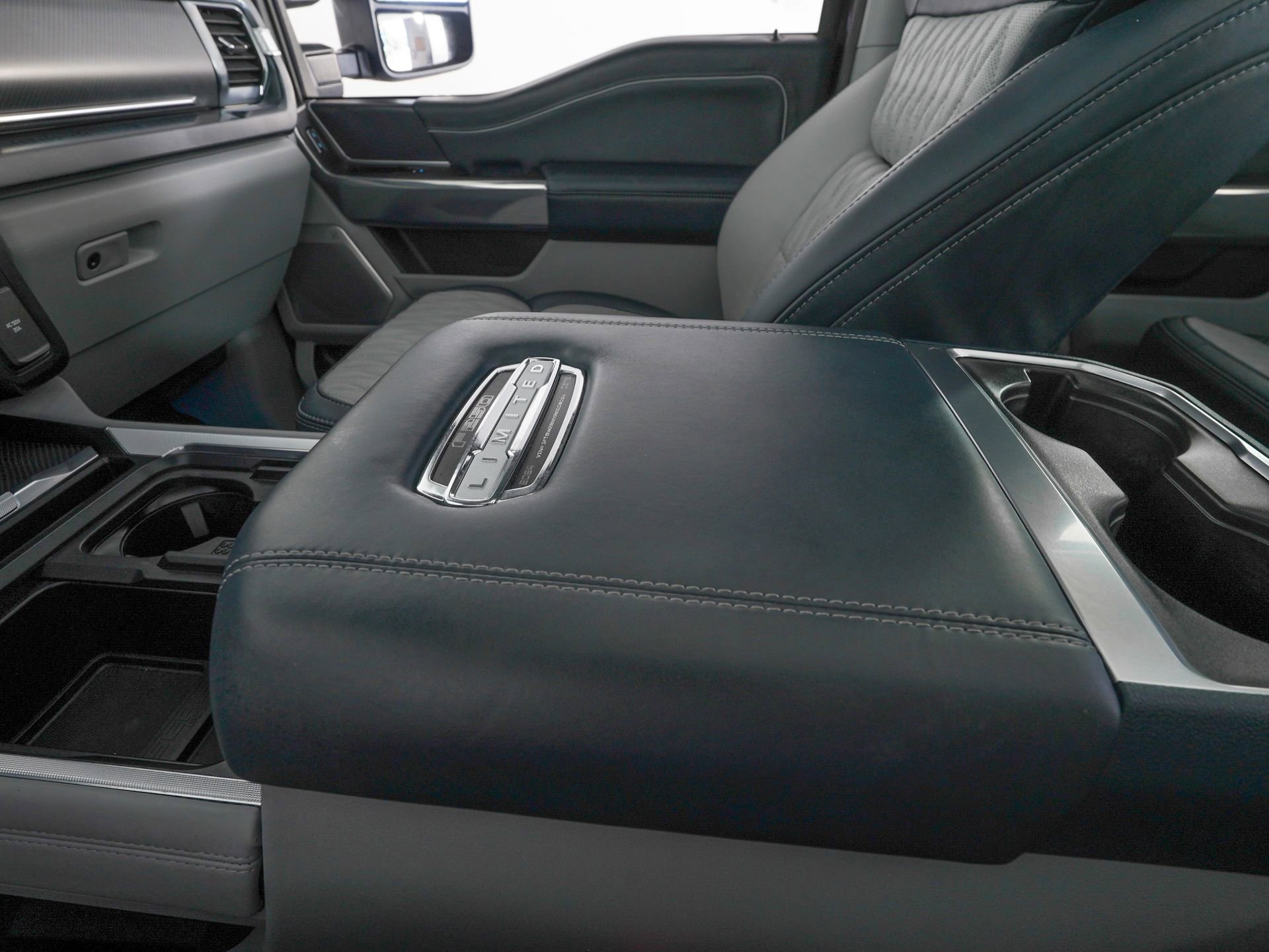 Used 2024 Ford F250 Limited w/ FX4 Off-Road Package AWD/4WD image 28