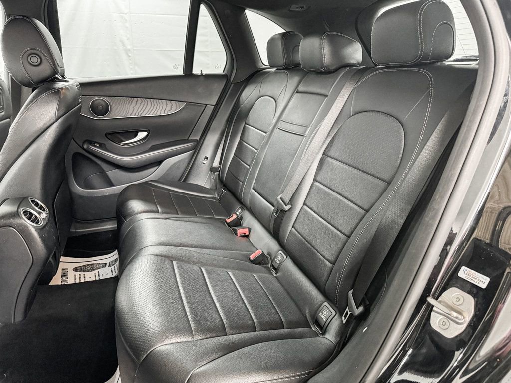 Used 2018 Mercedes-Benz GLC 300 4MATIC w/ Premium Package image 10