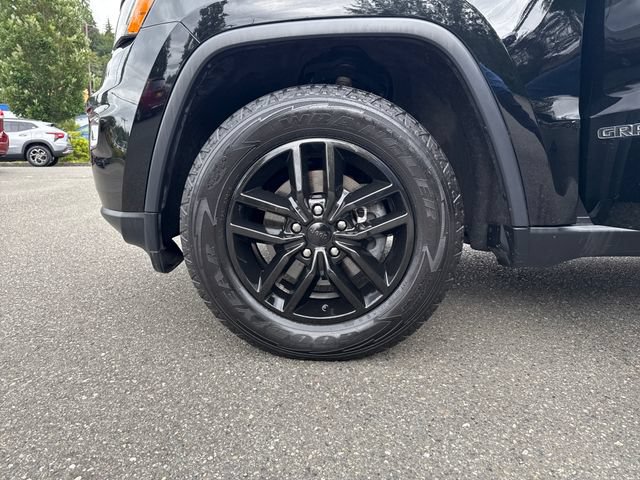 Used 2017 Jeep Grand Cherokee Limited AWD/4WD image 26