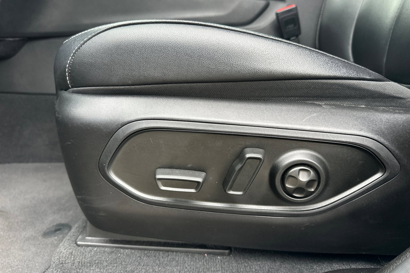 Used 2023 Jeep Grand Cherokee L Limited w/ Trailer Tow Group (B) image 12