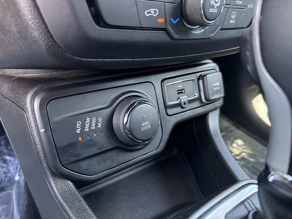 Used 2021 Jeep Renegade Limited AWD/4WD image 29