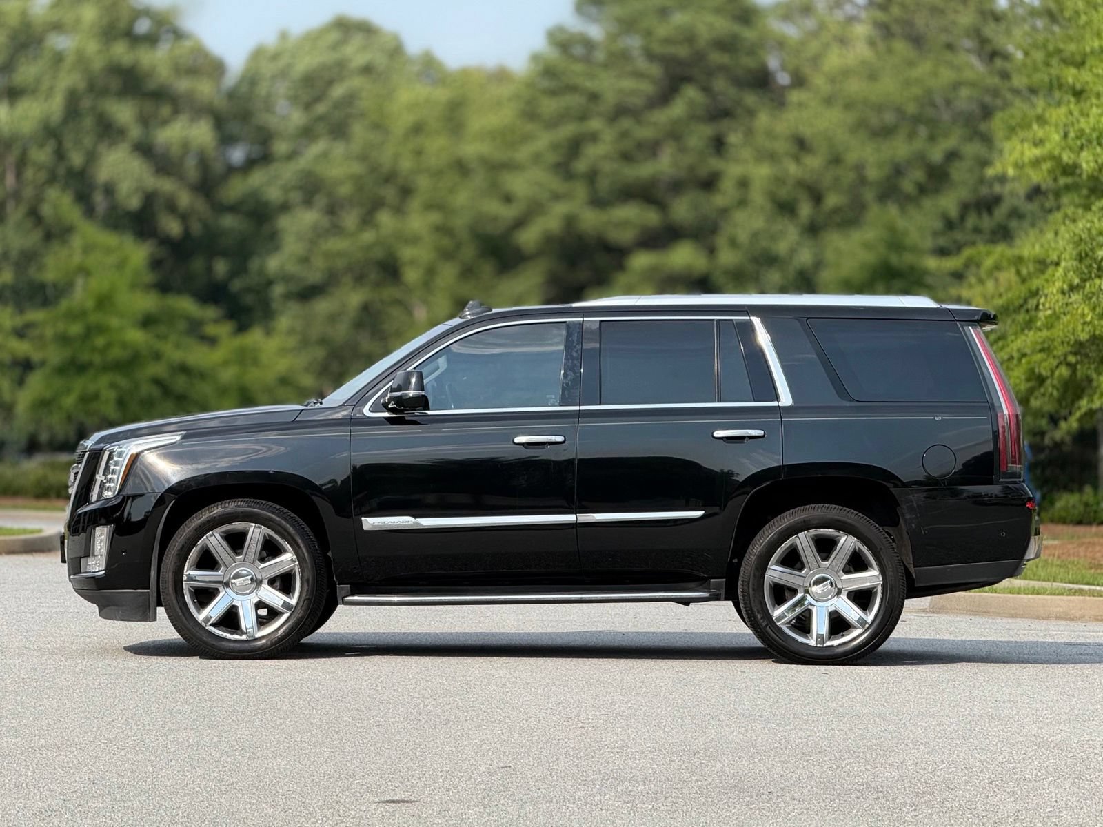 Used 2018 Cadillac Escalade Premium Luxury RWD image 9