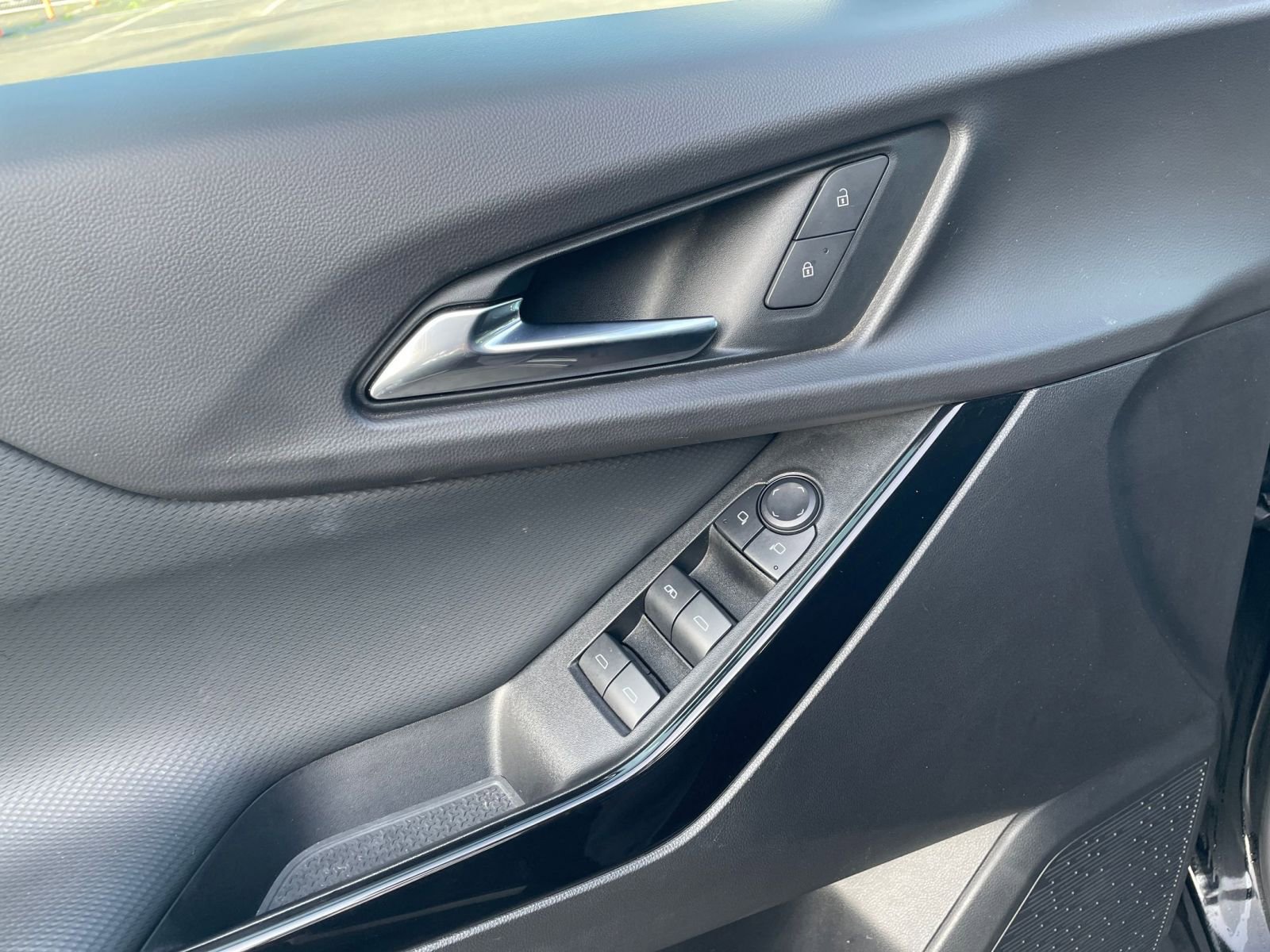 Used 2025 Chevrolet Equinox LT image 18